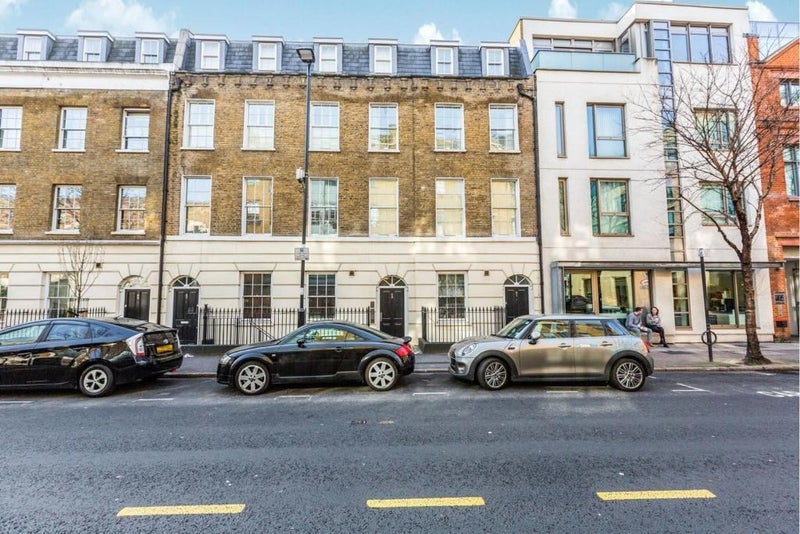 Flat Wharfdale Road in Greater London