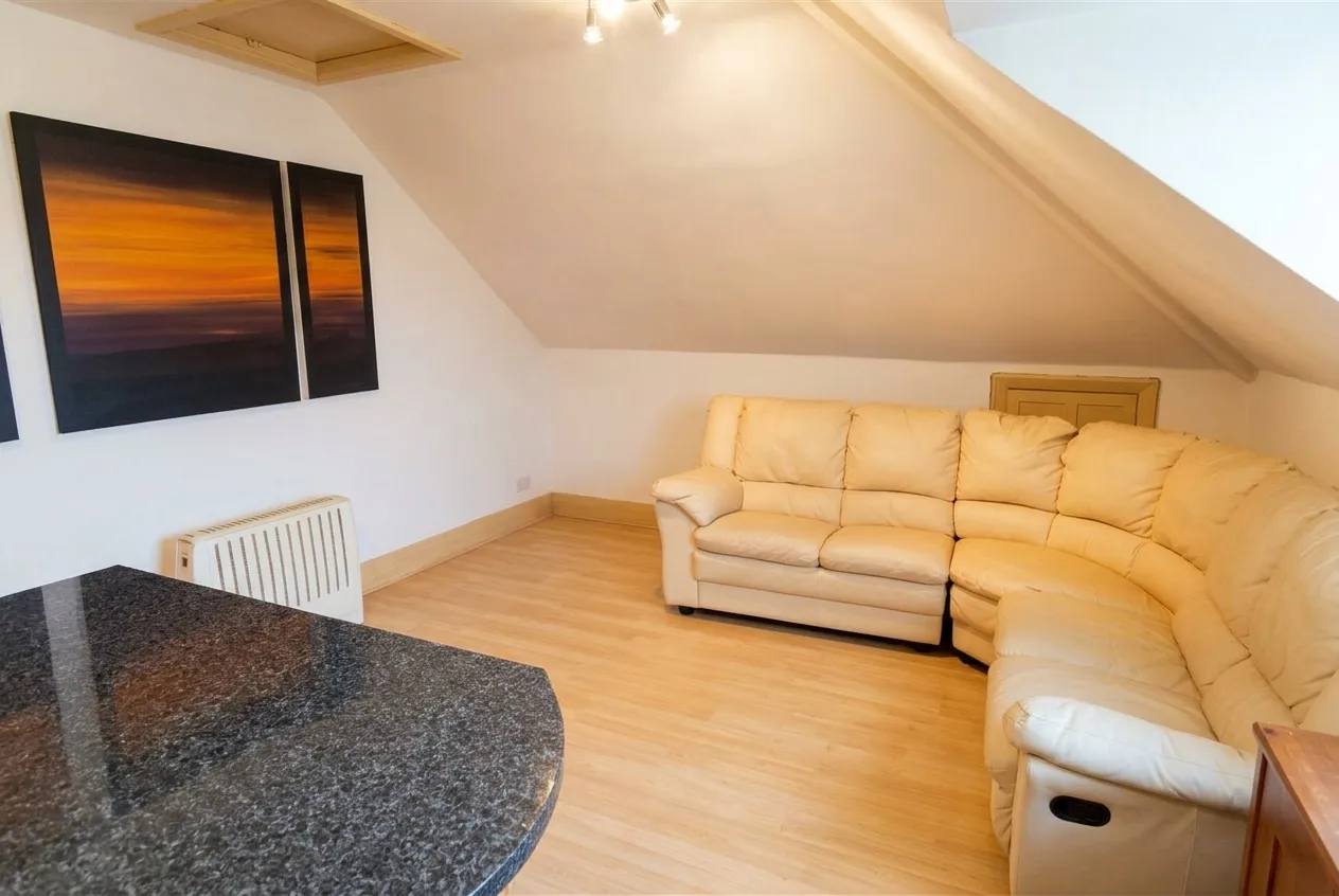 Flat Sylvan Avenue in Greater London
