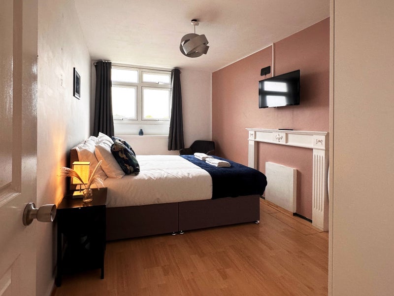 Room Grove Park Road in Greater London
