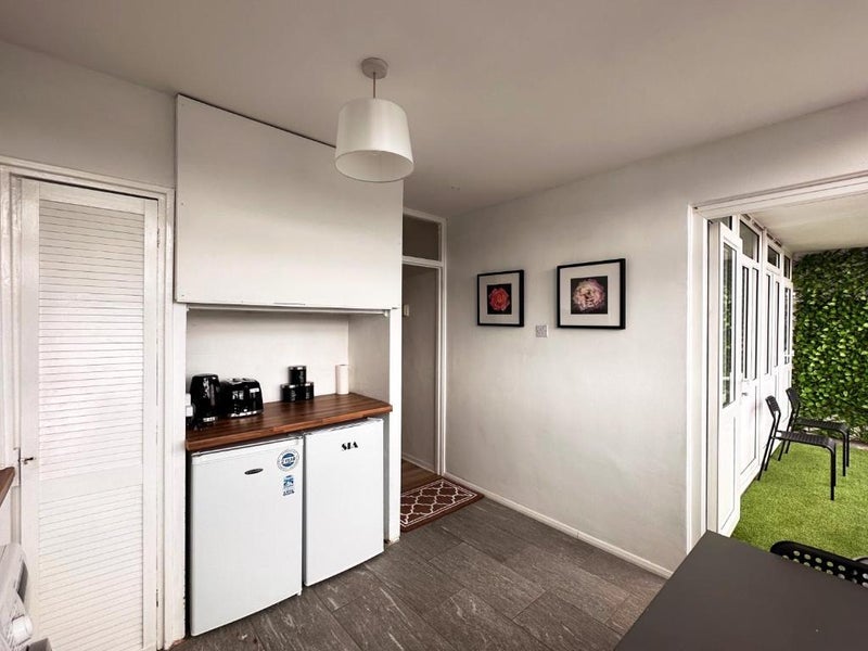 Room Grove Park Road in Greater London