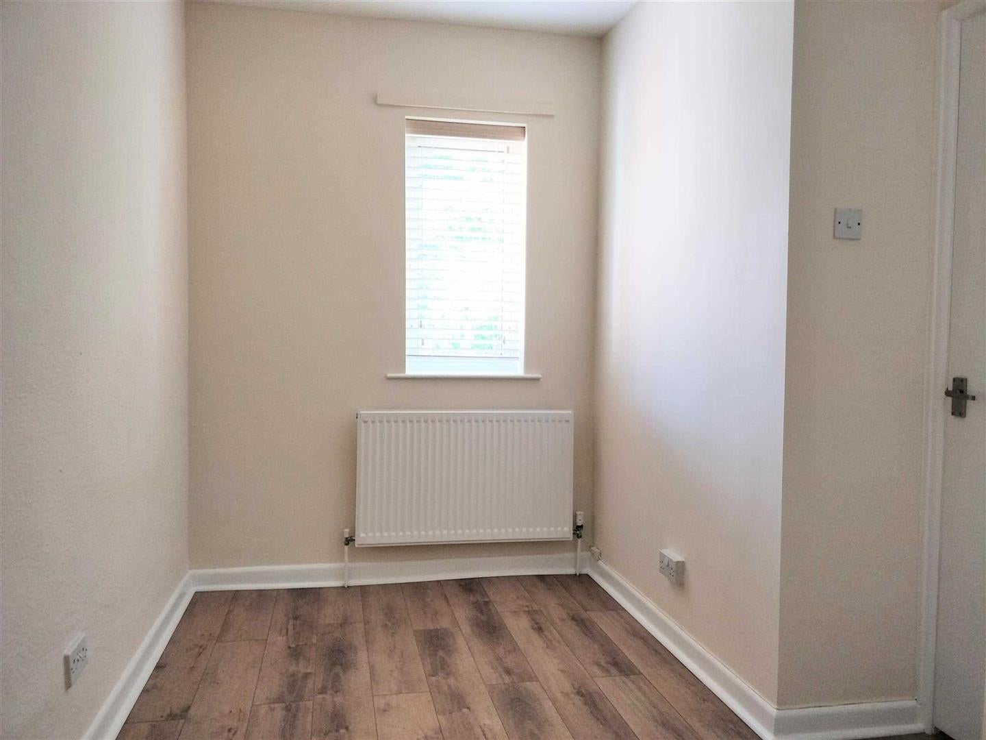 Flat Sheffield Road in Chesterfield