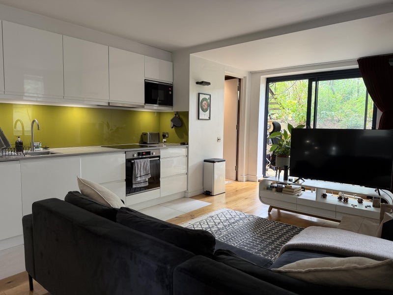 Flat The Chase in Greater London