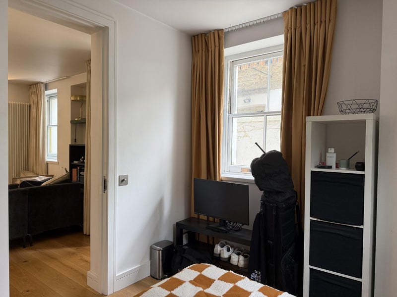 Flat The Chase in Greater London