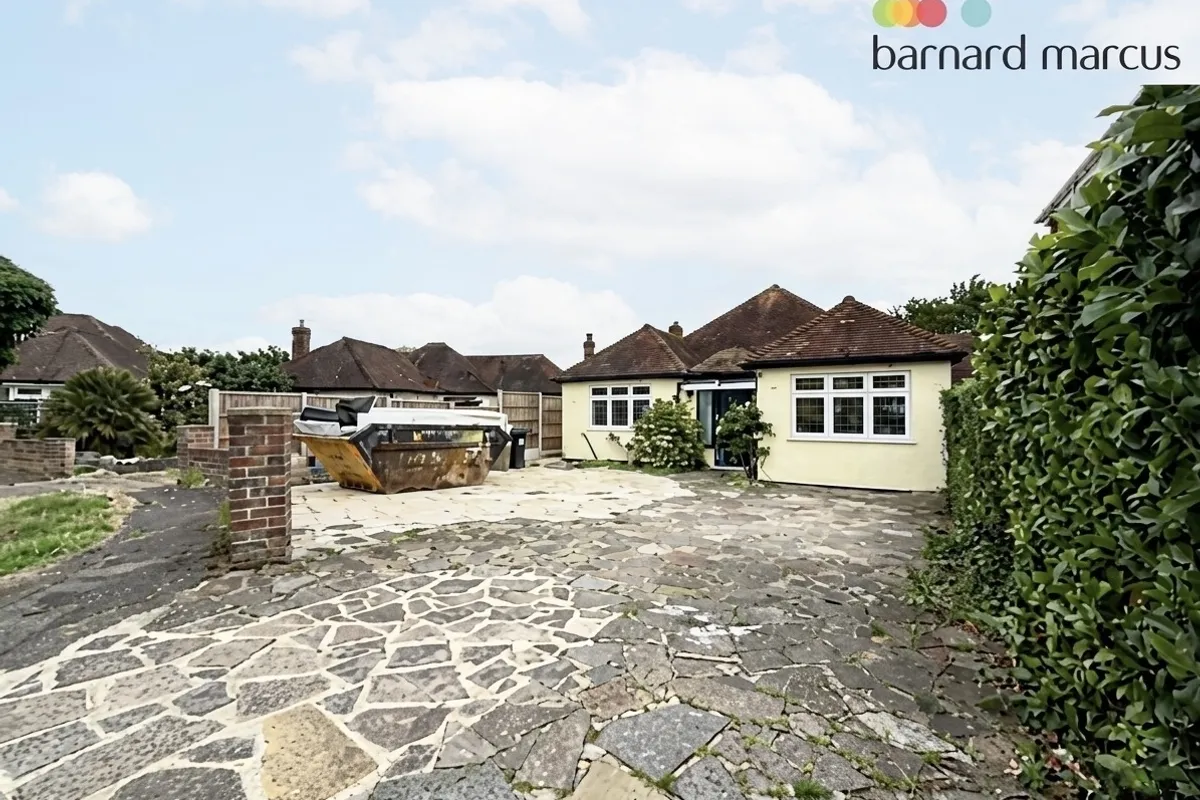 House Cheyham Gardens in Epsom and Ewell