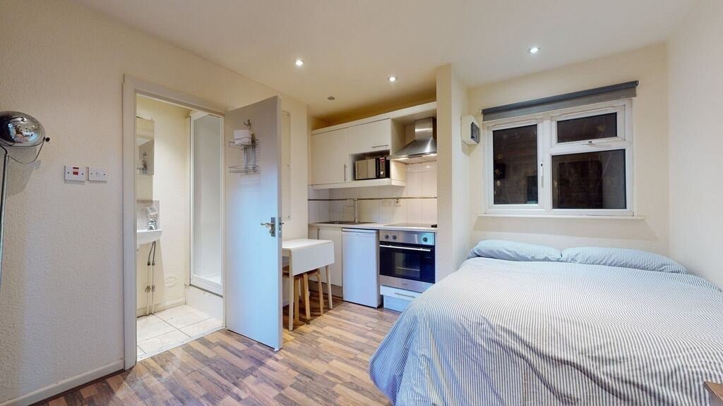 Flat Chichele Road in Greater London