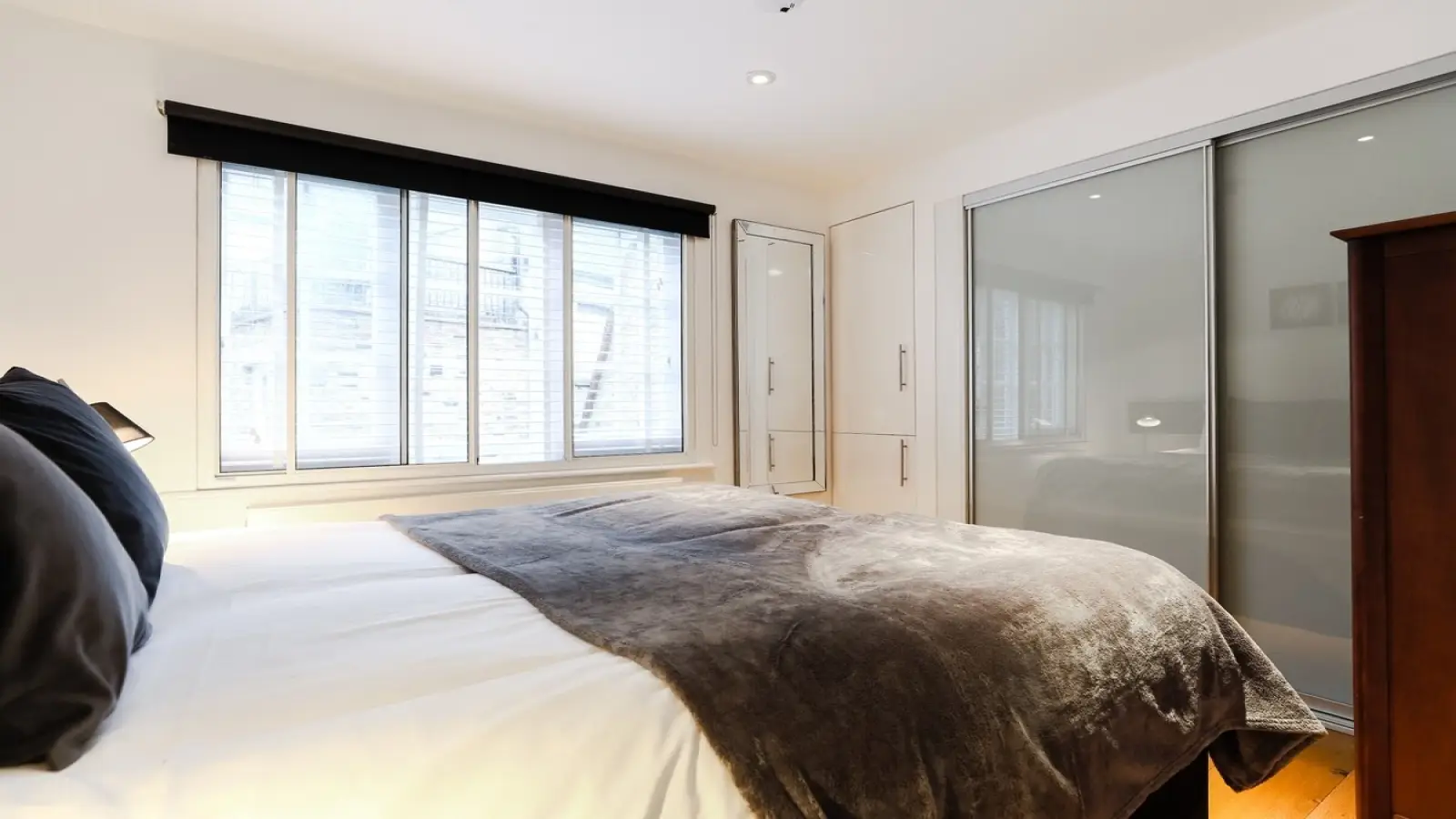 Flat Wellington Street in City of Westminster