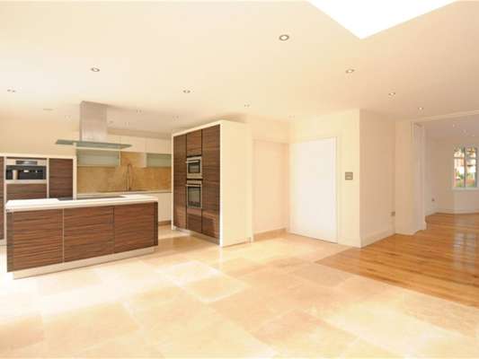 House Coombe Lane in Greater London