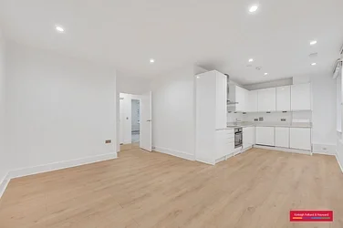 Flat London Road in Greater London