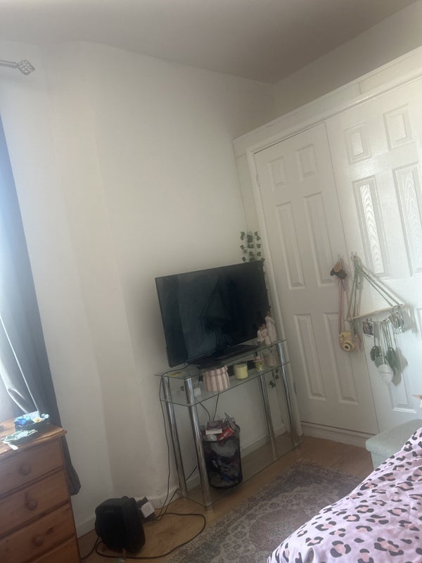 Room Pearson Street in Cardiff