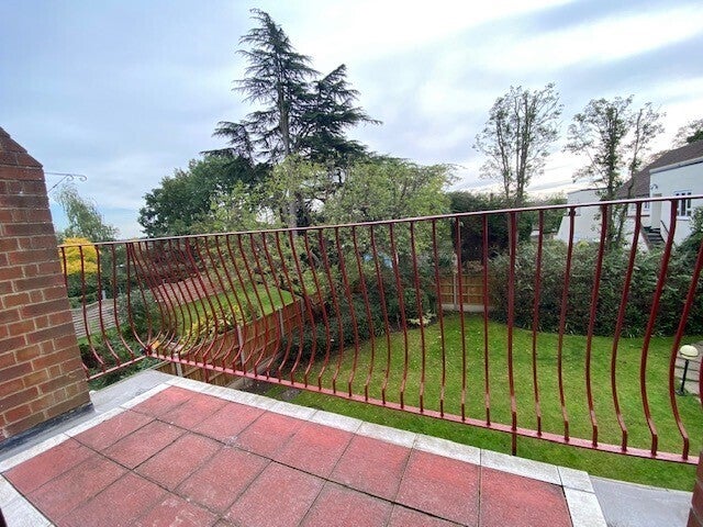 Flat Durham Avenue in Greater London