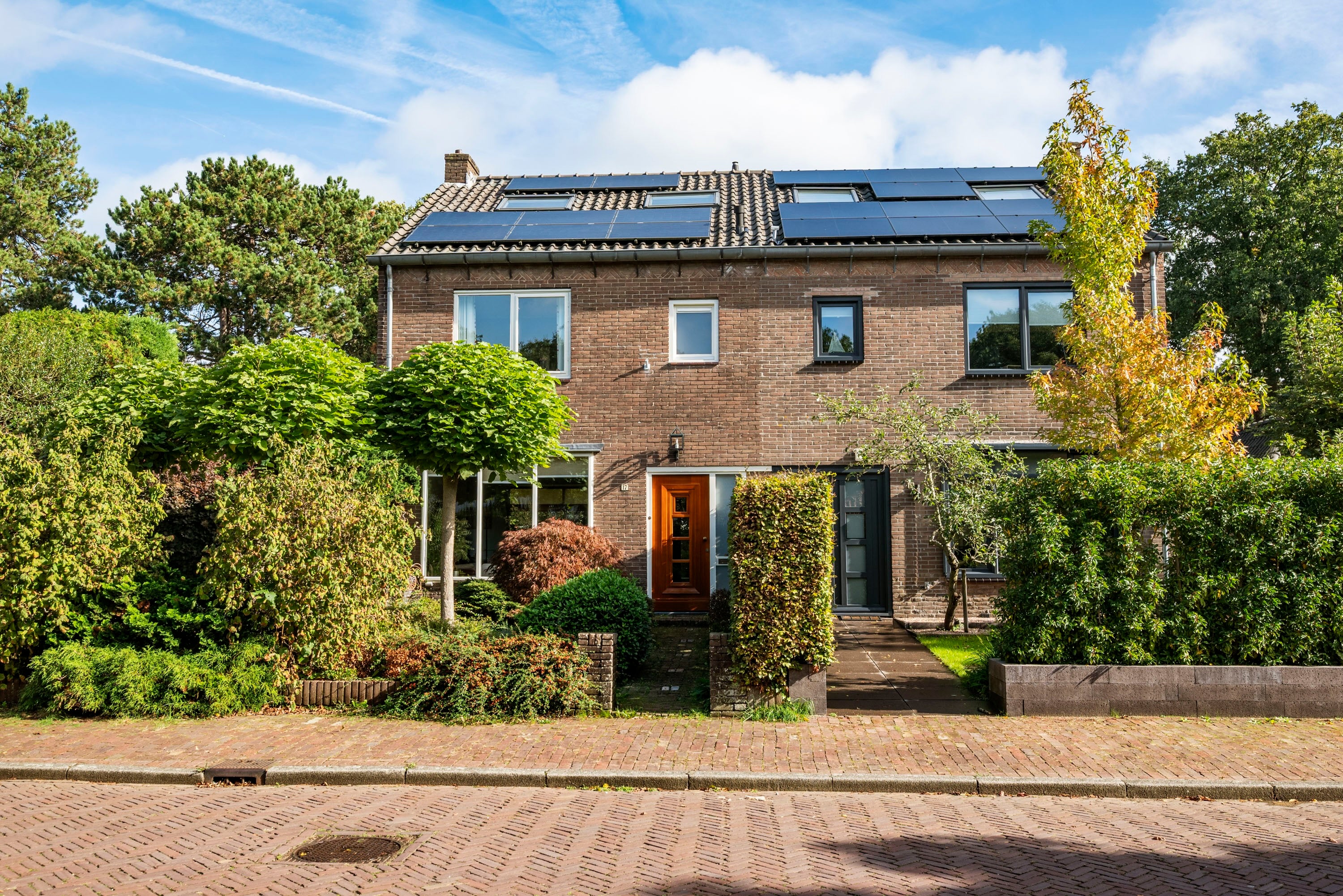 Huis Charlotte de Bourbonlaan 17 in Santpoort-Zuid