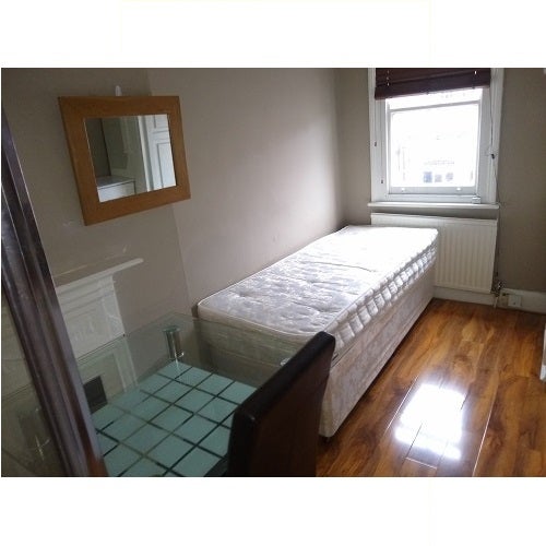 Room Castletown Road in London