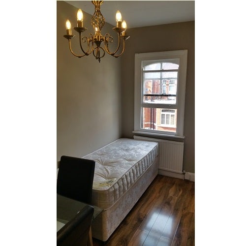 Room Castletown Road in London