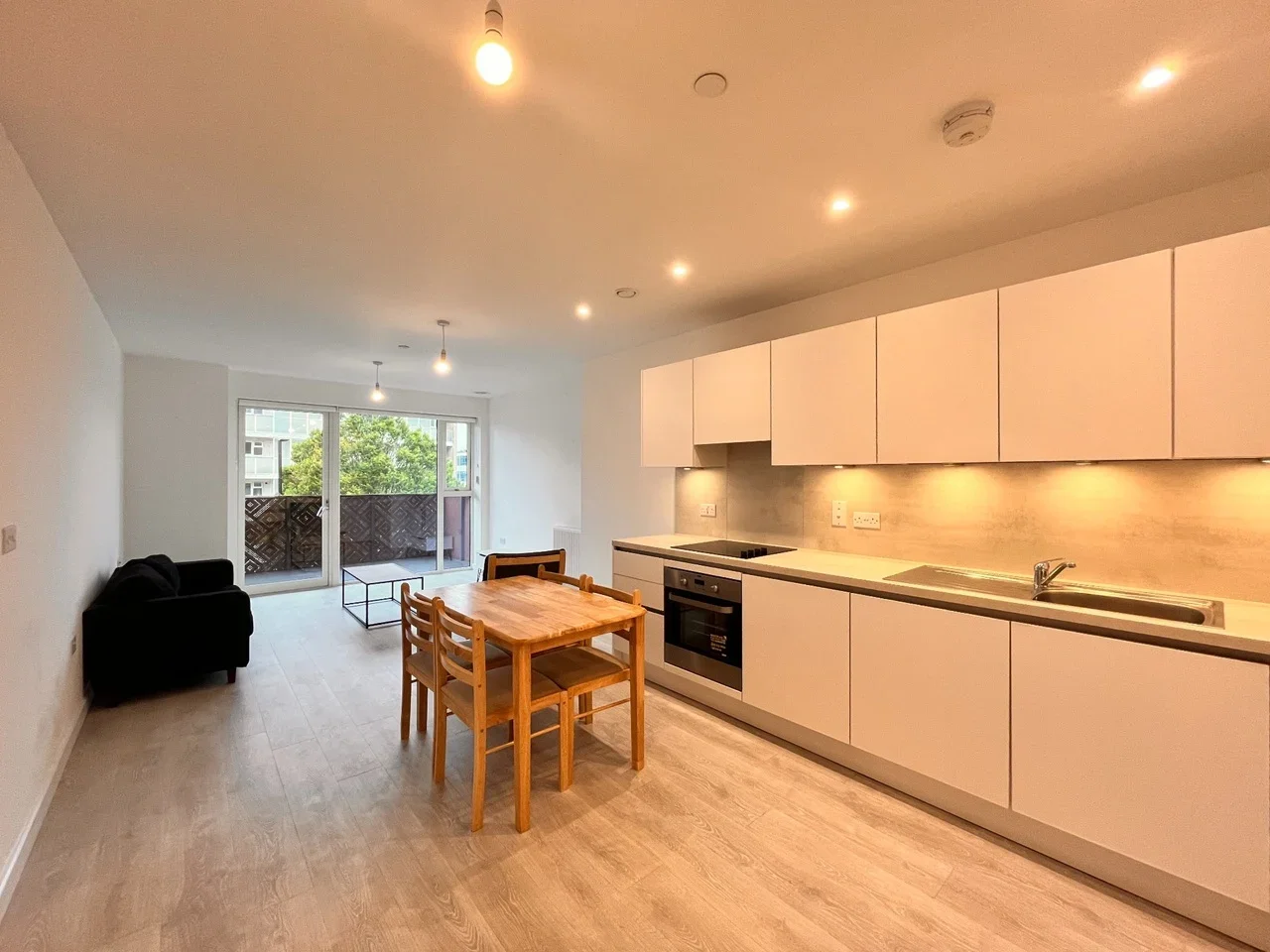 Flat Western Avenue in Greater London