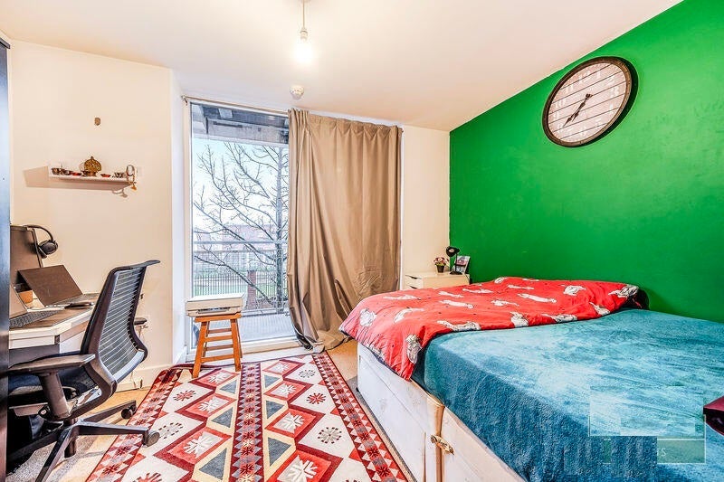 Room Langley Walk in Birmingham