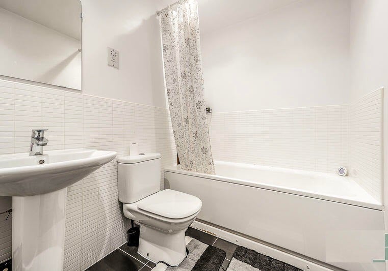 Room Langley Walk in Birmingham
