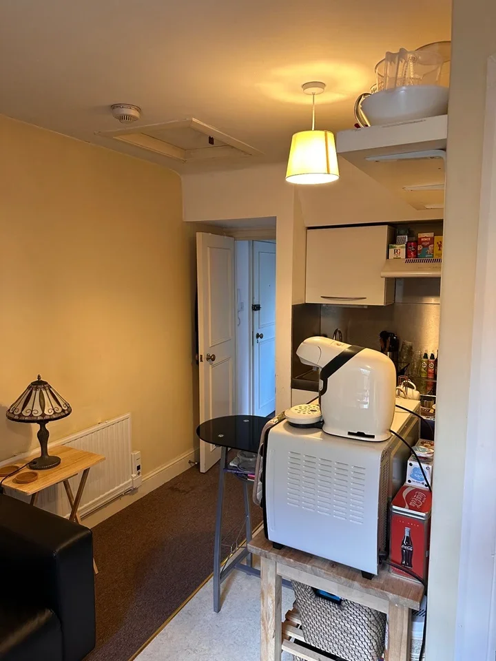 Flat Egmont Road in Greater London