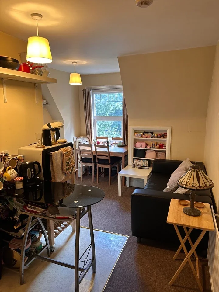 Flat Egmont Road in Greater London