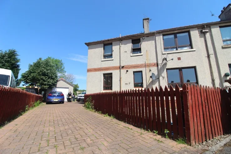 Flat Cardross Crescent in Broxburn