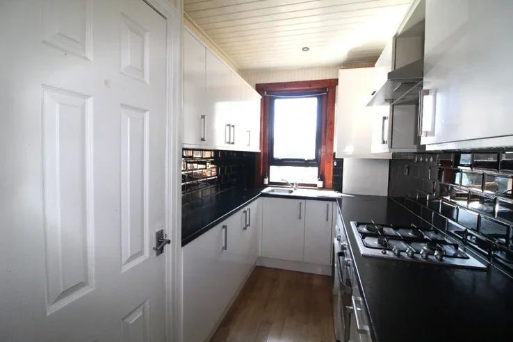 Flat Cardross Crescent in Broxburn