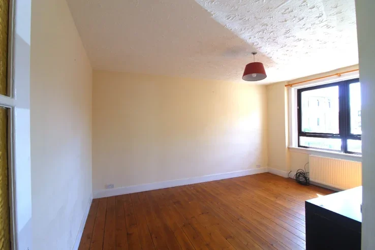 Flat Cardross Crescent in Broxburn