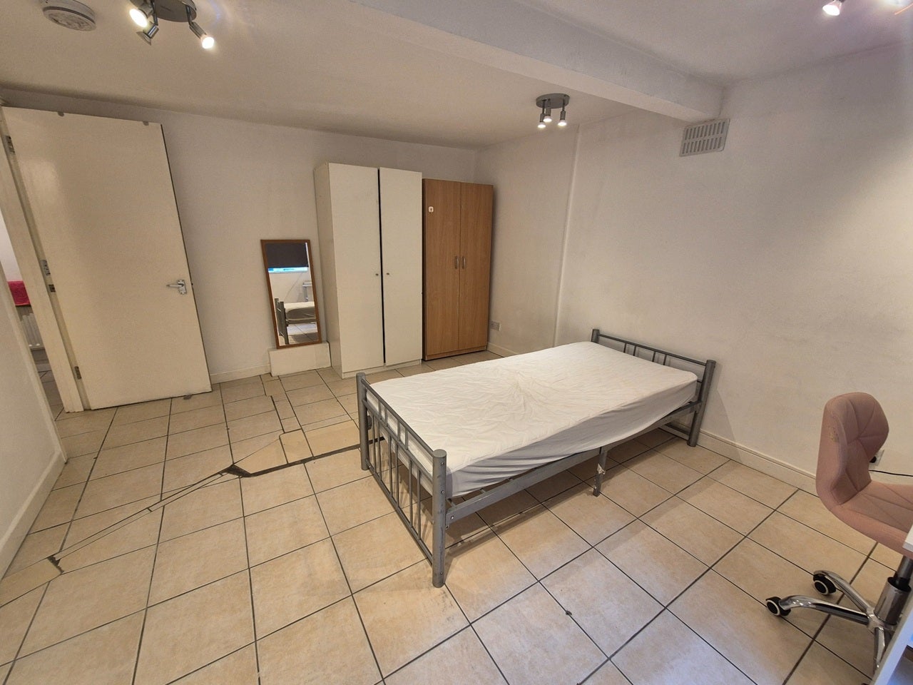 Flat Marchmont Street in Greater London