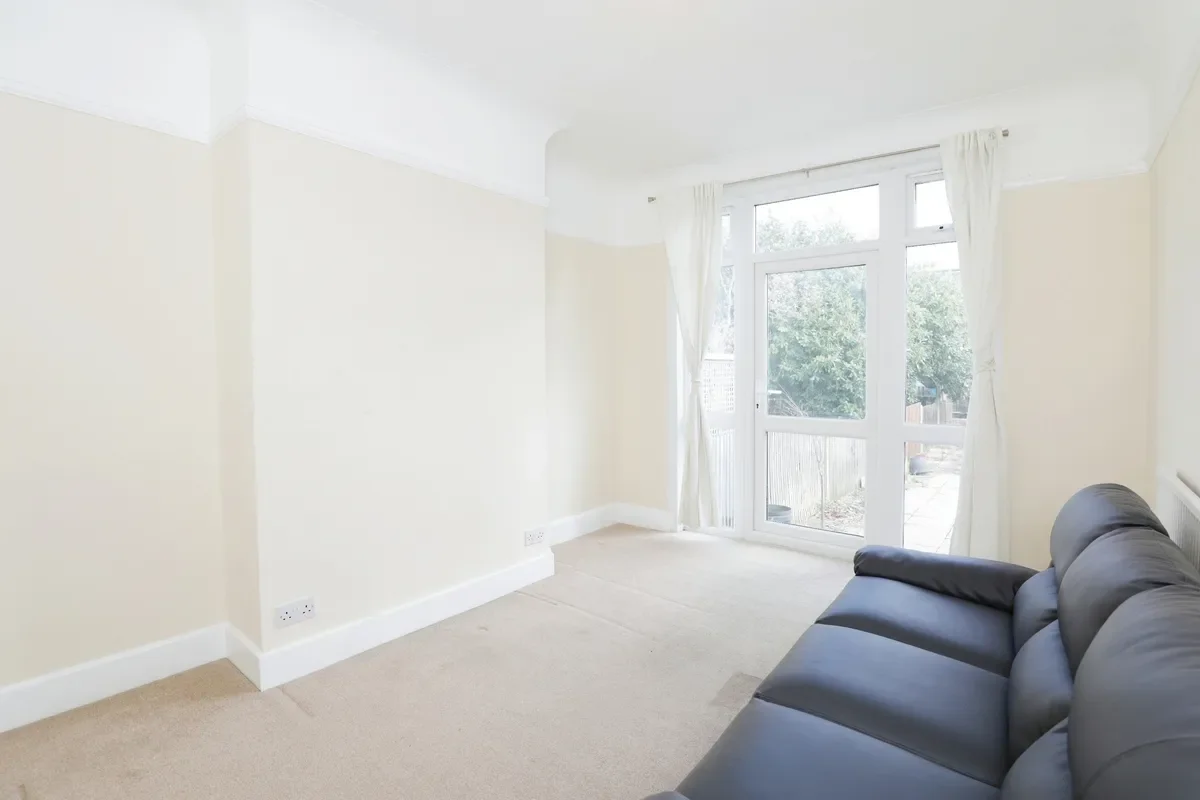 House Durnsford Road in Greater London