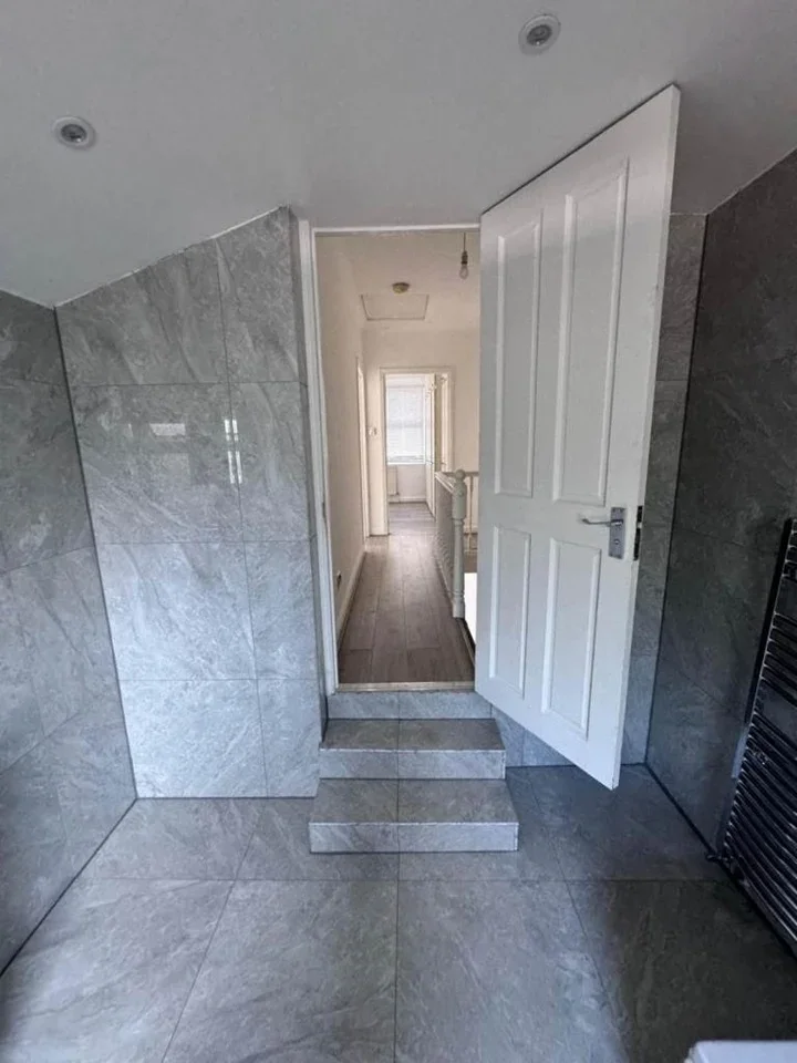 House Bulwer Road in Greater London