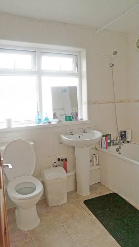 Room Dorrington Road in Newcastle upon Tyne