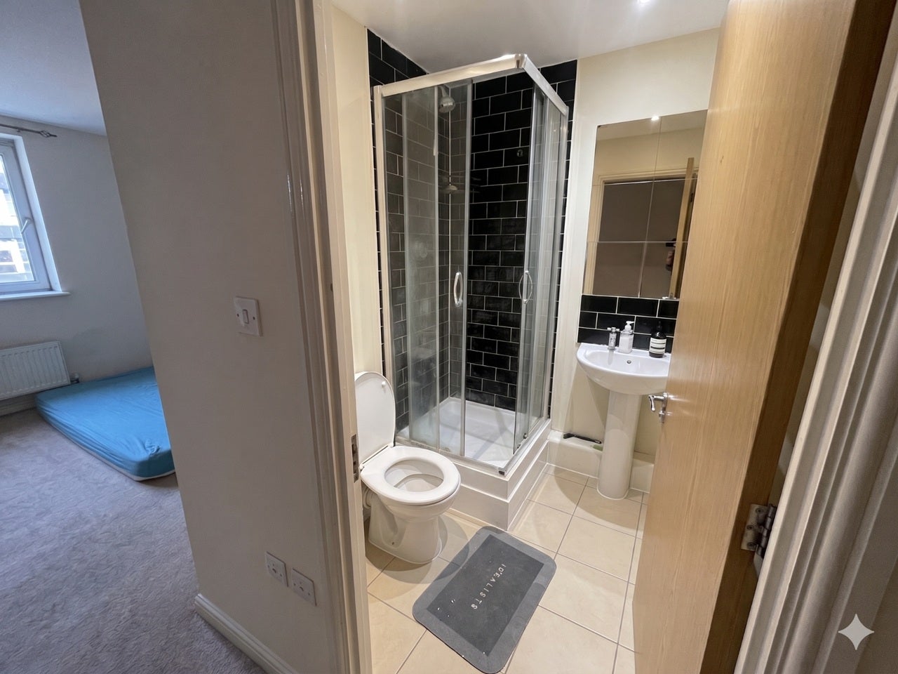 Flat Centreway Apartments in Greater London
