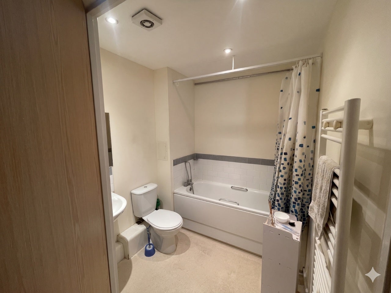 Flat Centreway Apartments in Greater London