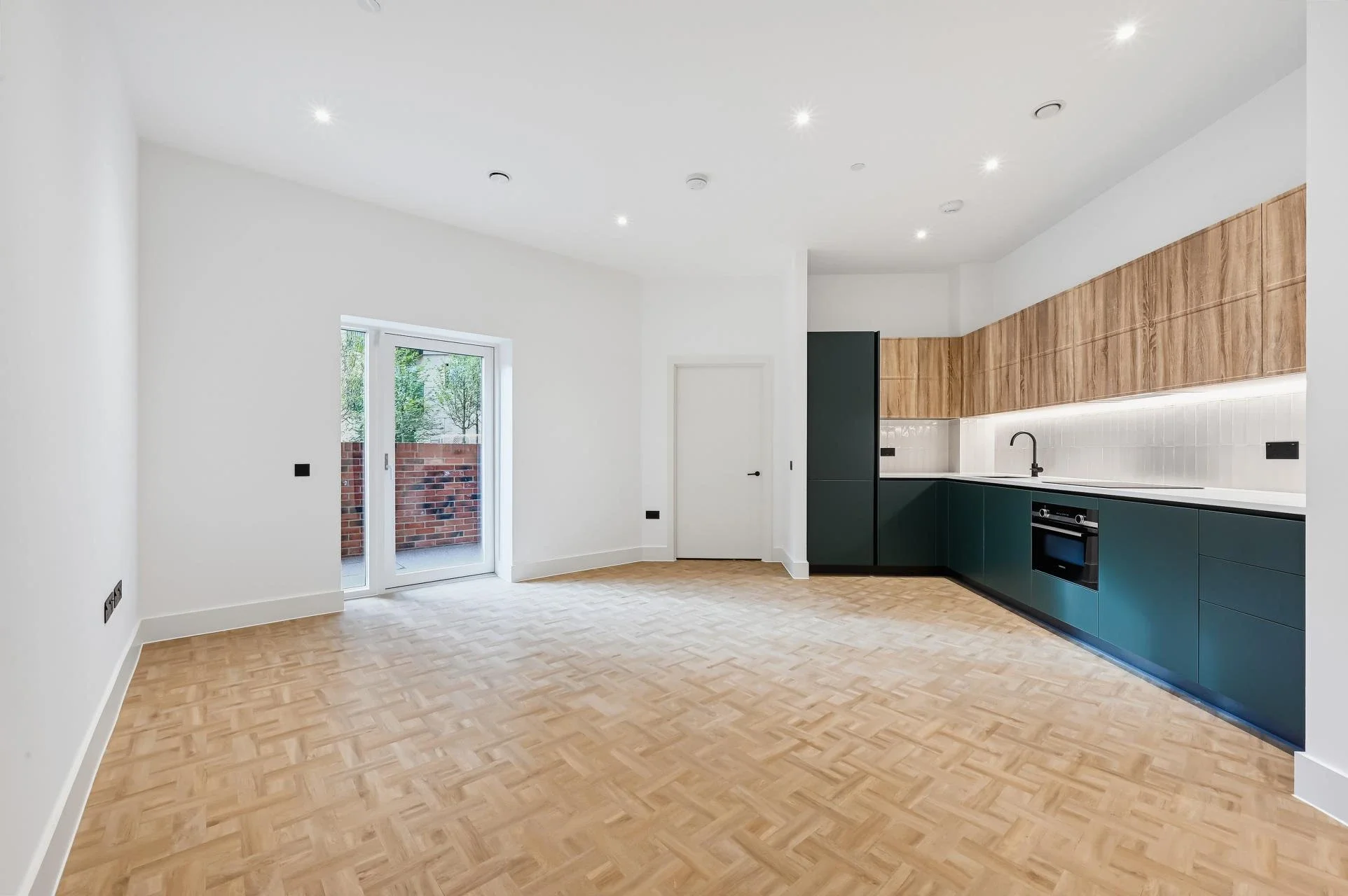 Flat Saint John's Hill in Greater London