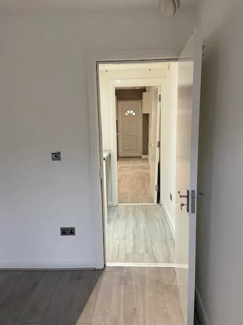 Flat Clare Road in Greater London