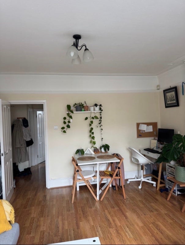 Room Bingham Road in Greater London