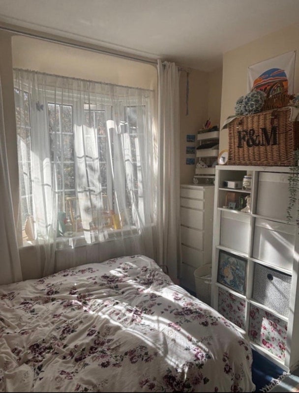 Room Bingham Road in Greater London