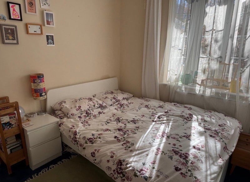 Room Bingham Road in Greater London