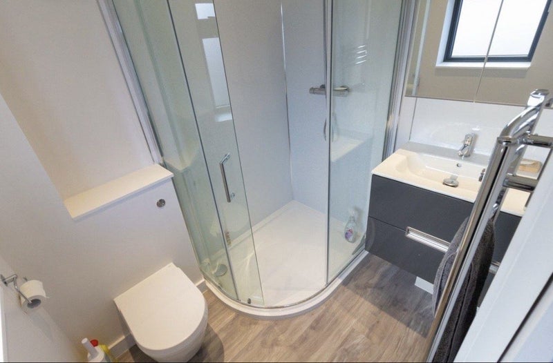 Room Thorparch Road in Greater London