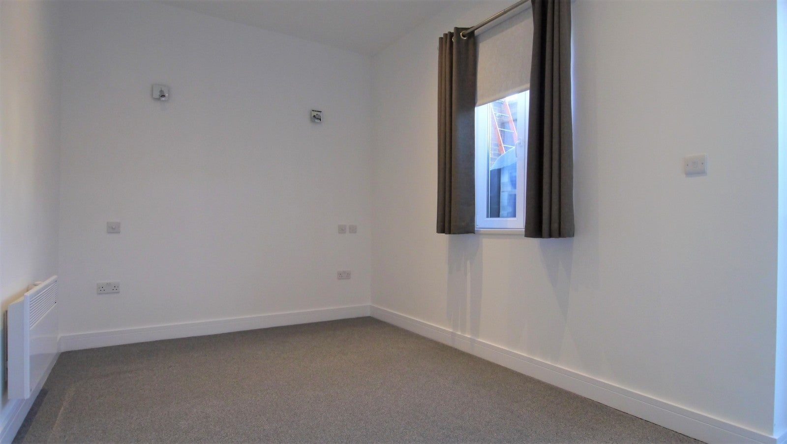 Flat Brighton Road in Horsham