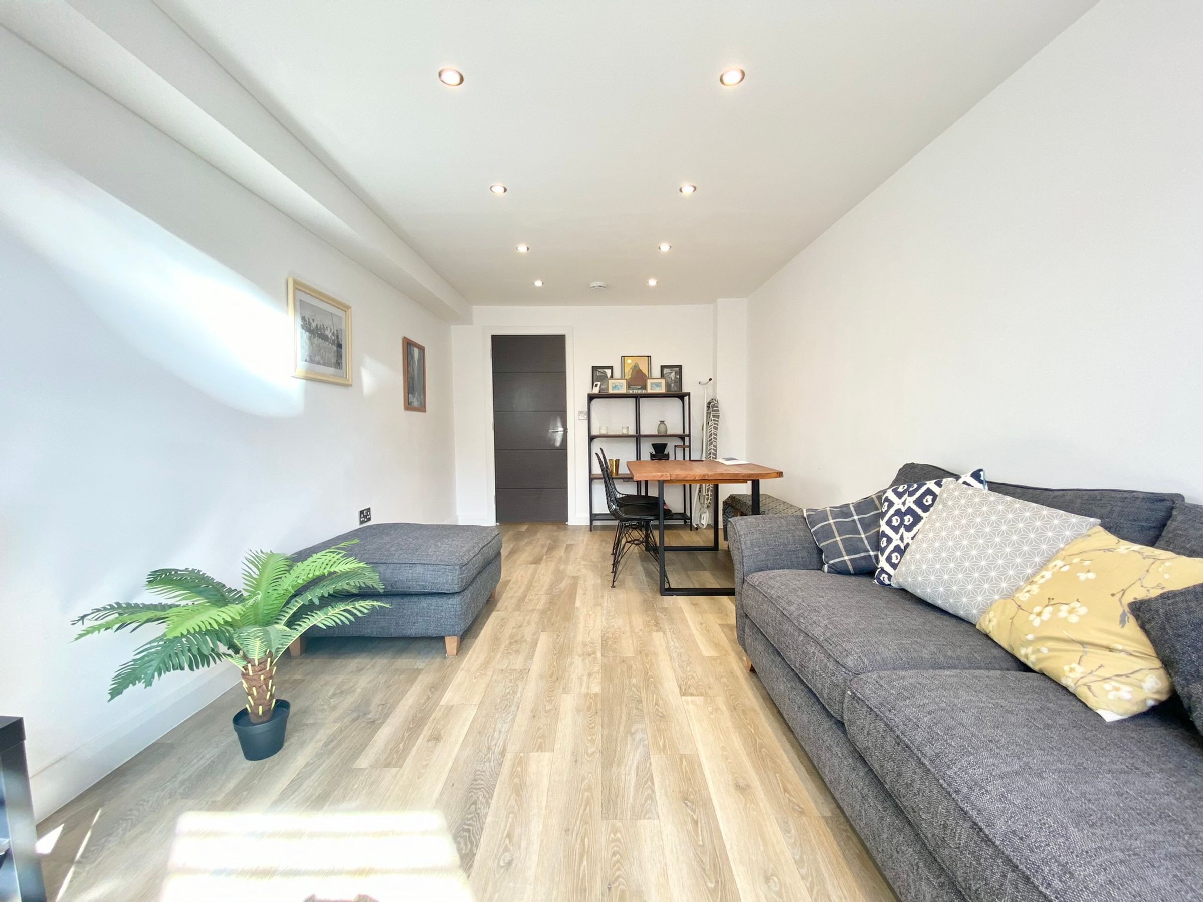 Flat Raleigh Road in Bristol