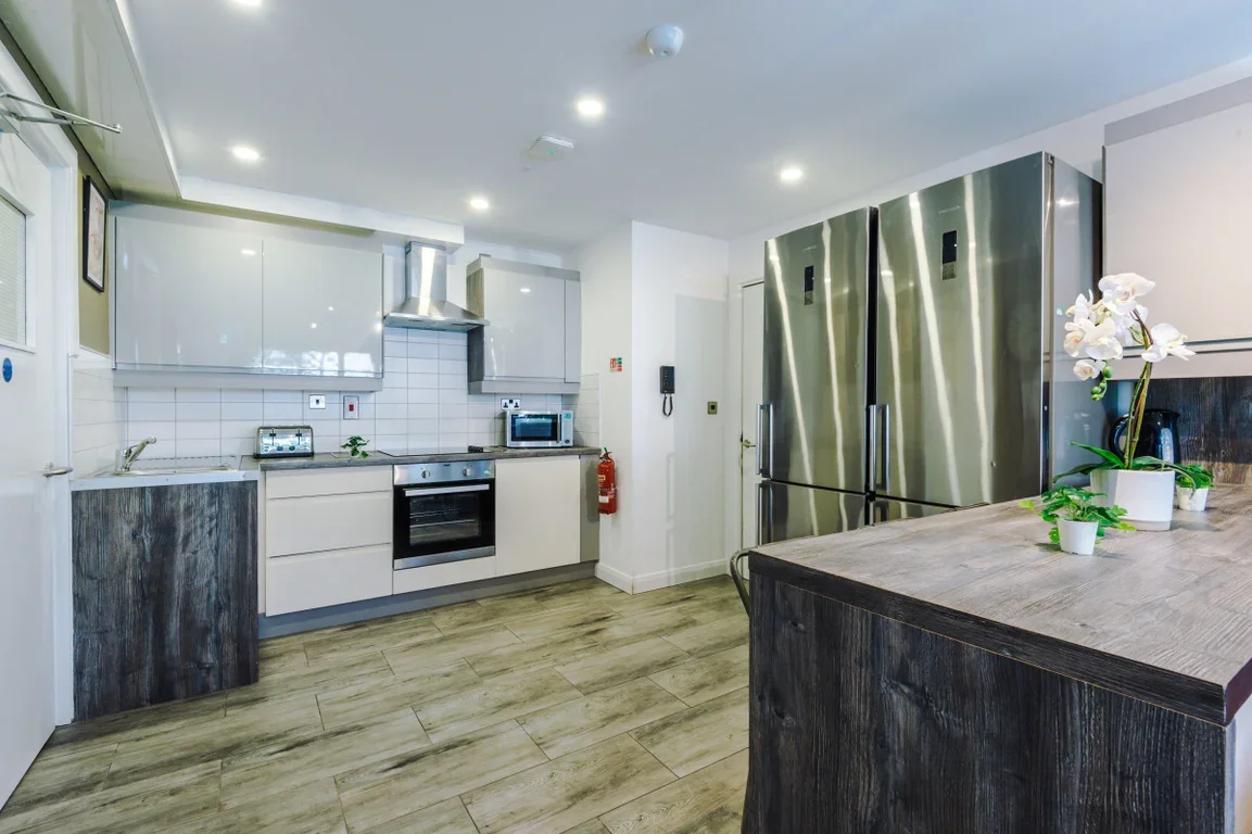 Flat Eskdale Terrace in Newcastle upon Tyne