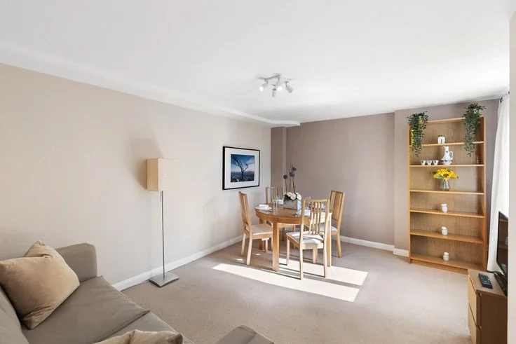 Flat Newark Street in Greater London