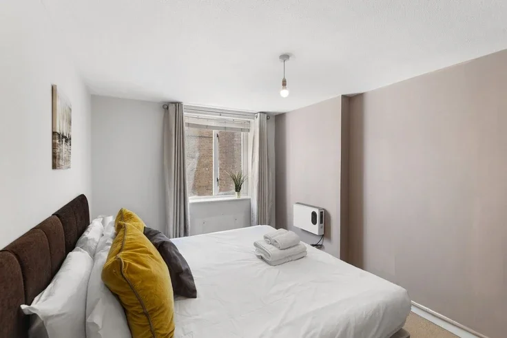 Flat Newark Street in Greater London