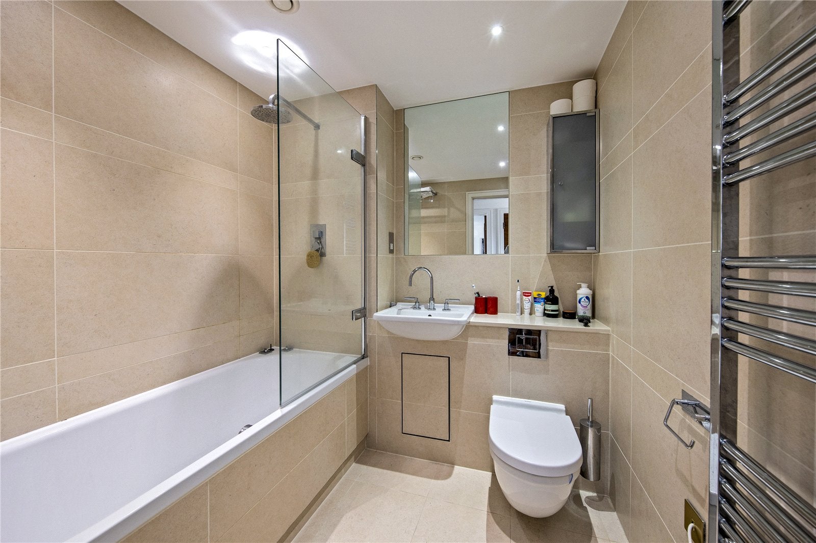 Flat Retreat Road in Greater London