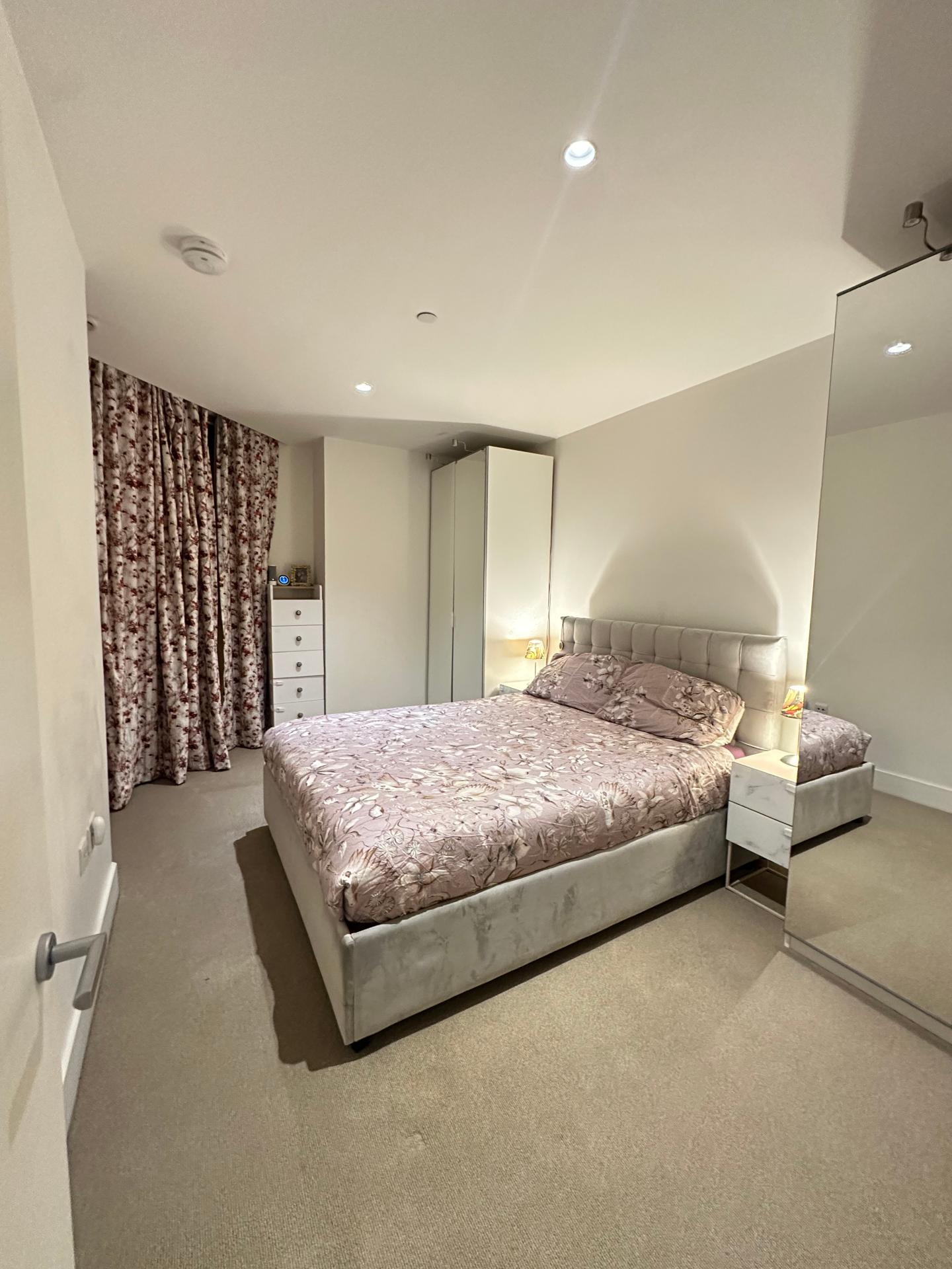 Flat Daneland Walk in Greater London