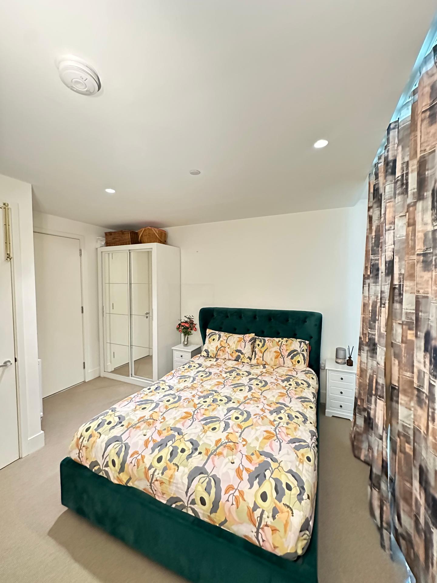 Flat Daneland Walk in Greater London