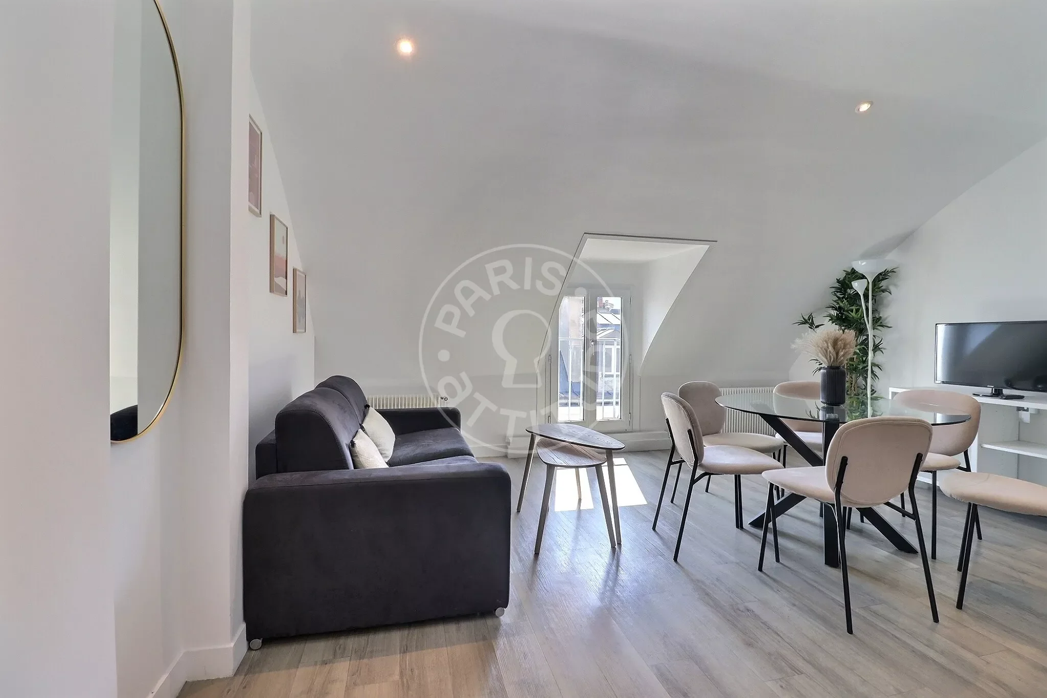 Appartement Rue de Ponthieu à Paris