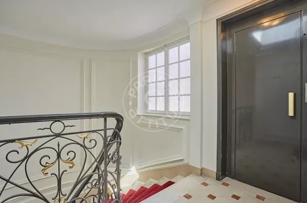 Appartement Rue de Ponthieu à Paris