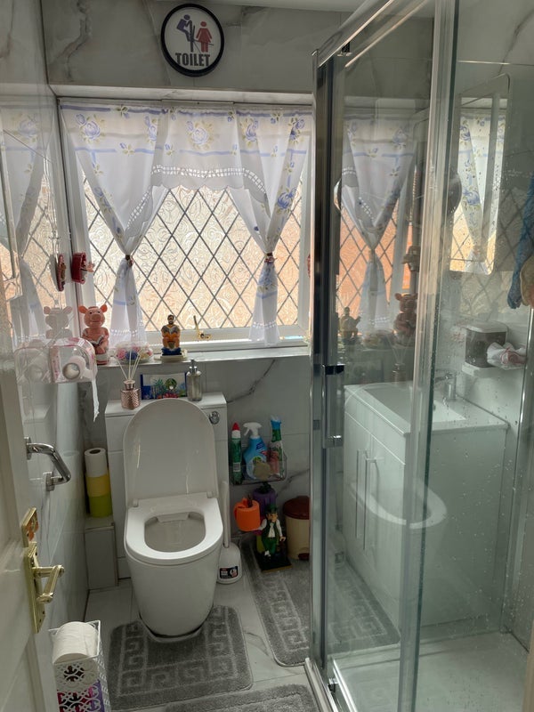 Room Frigate Mews in Greater London