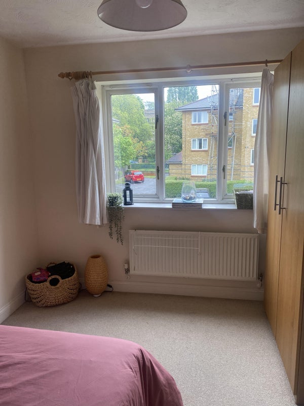 Room Myddleton Avenue in Greater London