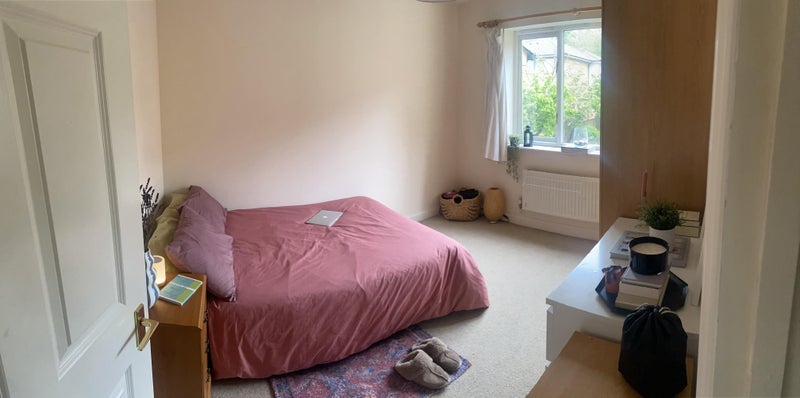 Room Myddleton Avenue in Greater London